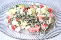 Салат с морской капустой.