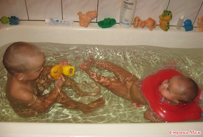 К чему снится плавать. К чему снится ребенок купается. К чему снится купать внучку. Приснилось то что купаю младенца. К чему снится ребенок купается.