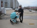 на прогулке с папой )))