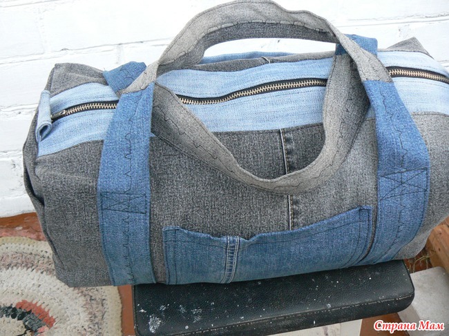 Спортивная сумка из старых джинсов
