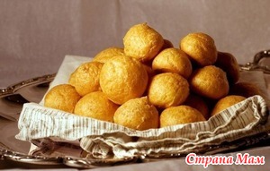 Сырные крокеты с миндалем и горчичным соусом