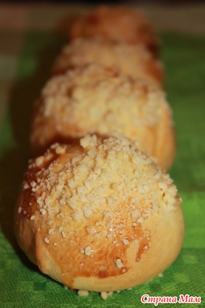 Сдобные булочки с посыпкой