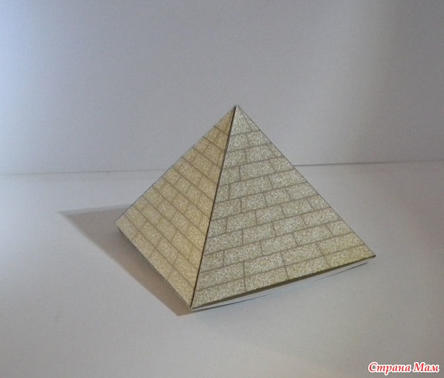 Сделать пирамиду самом. Шкатулка пирамида Хеопса. Пирамида Хеопса из бумаги. Пирамида Хеопса оригами. Макет пирамиды Хеопса.