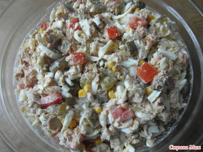 Салат с тунцом и соленым огурцом. Я не повар, я только